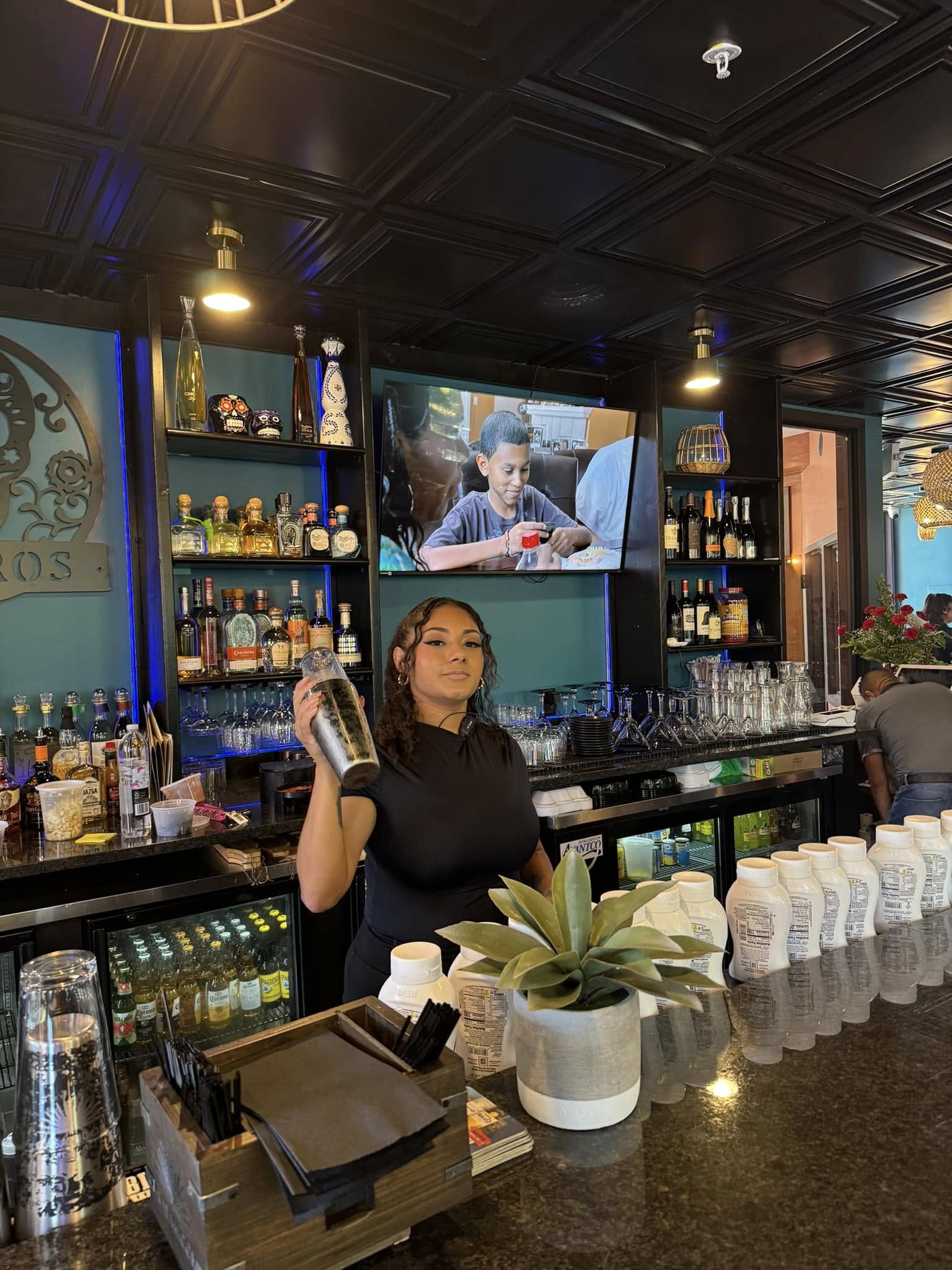 Handcrafted cocktails at Veleros