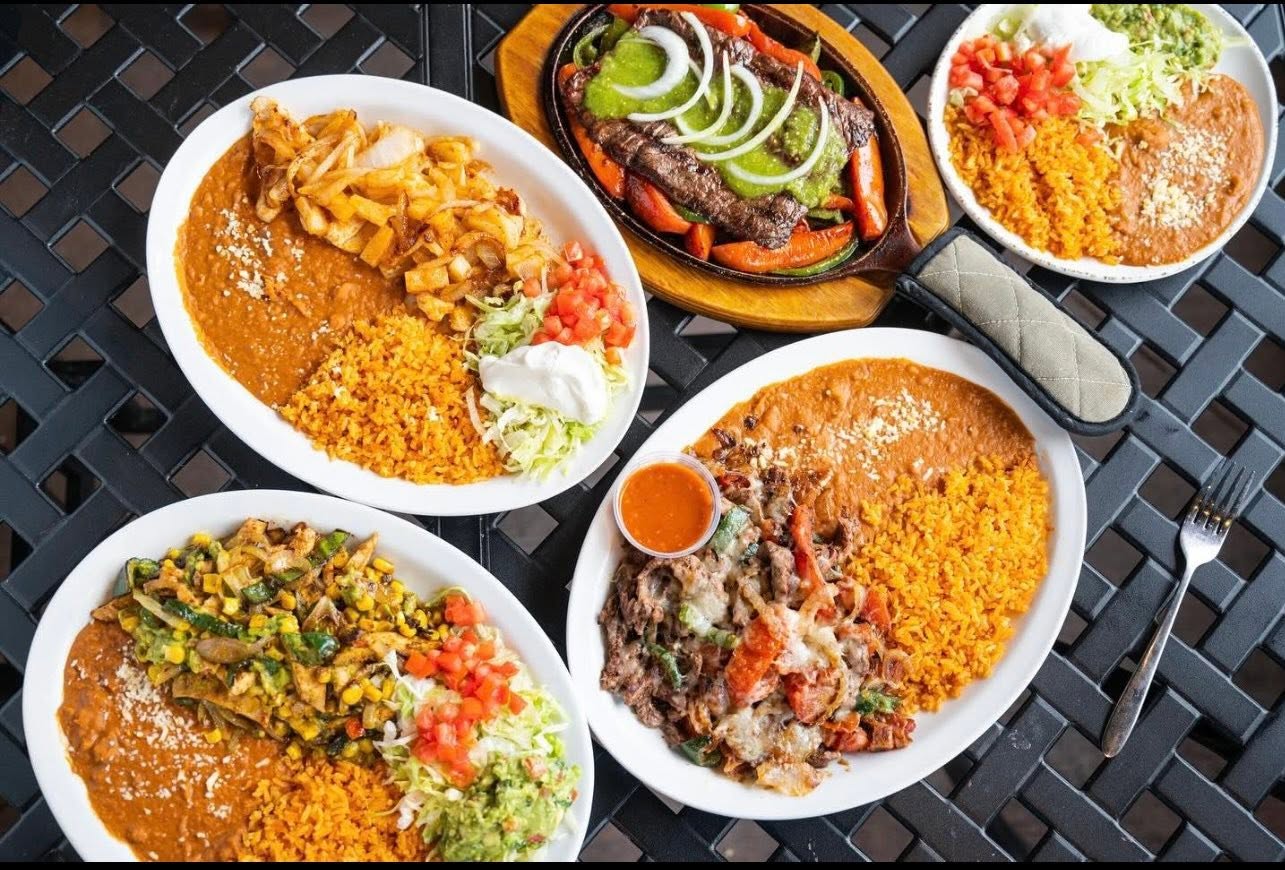 El Salto Mexican restaurant dining room in Valparaiso IN
