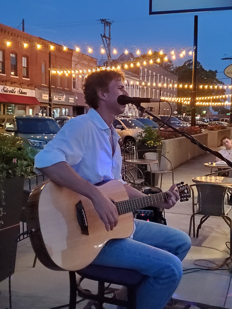 Da Ultimate Guide to Outdoor Dining | Chicago vs. Valparaiso